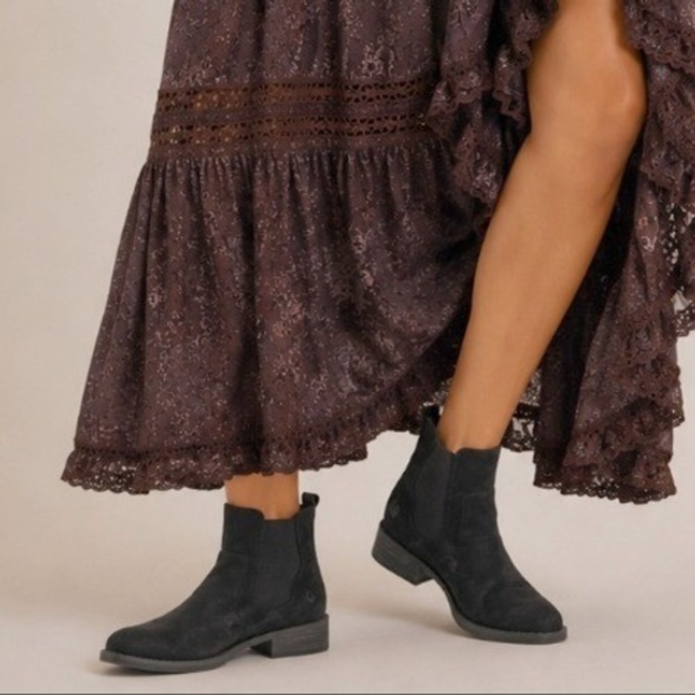 BORN Suede Chelsea Black Ankle Boots 9.5 Boho Western Heritage Capsule Normcore‎